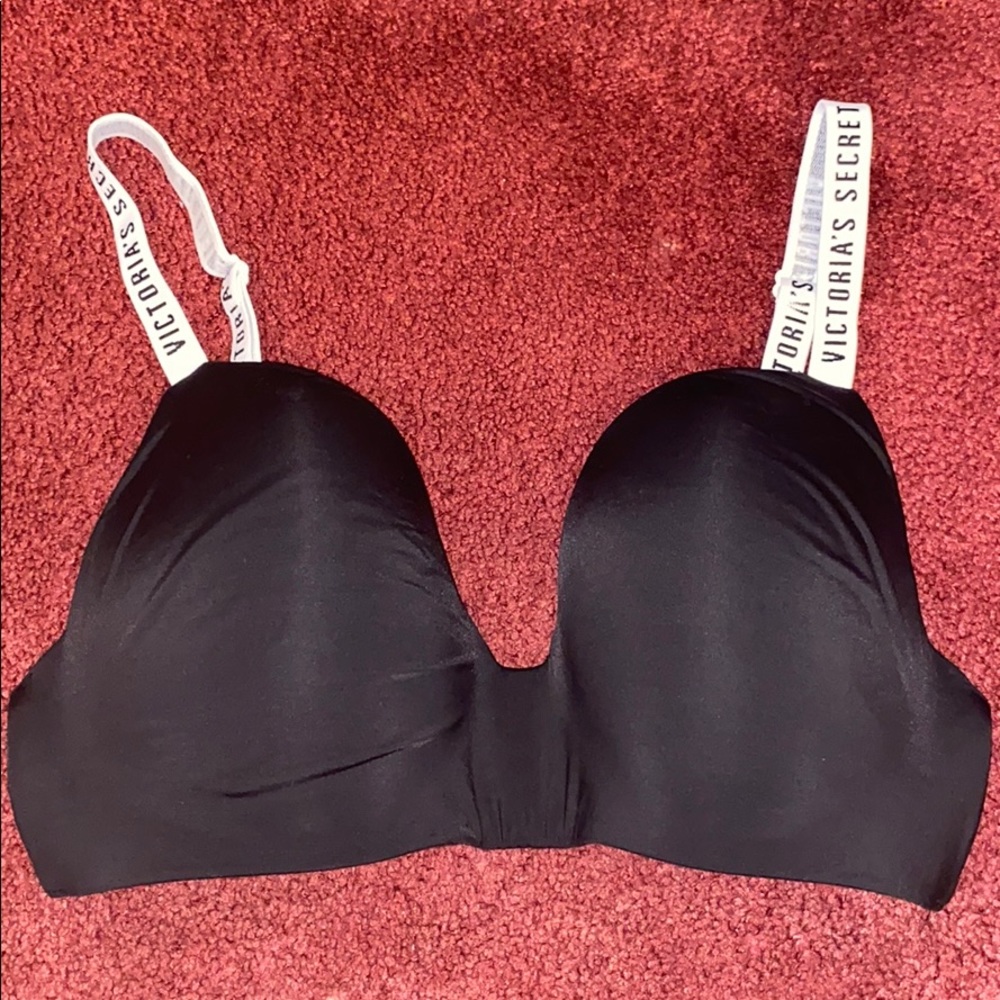Black Victoria’s Wireless Secret Bra